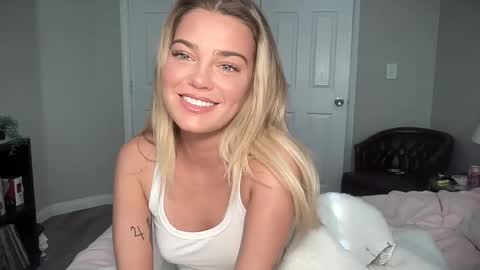 Snapshot of littlemaryjane19 chatting on January 15, 2025, 7:12 pm Marciabrady online show from January 15, 2025, 7:12 pm