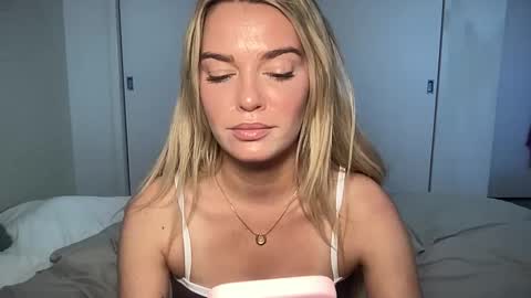 Snapshot of littlemaryjane19 chatting on February 11, 2025, 8:31 pm Marciabrady online show from February 11, 2025, 8:31 pm