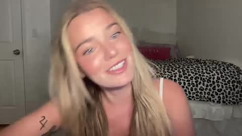 Snapshot of littlemaryjane19 chatting on September 17, 2025, 8:32 pm Marciabrady online show from September 17, 2025, 8:32 pm