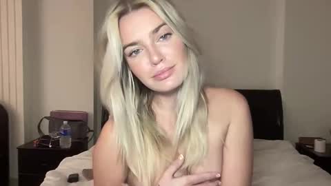 Snapshot of littlemaryjane19 chatting on November 11, 2025, 2:33 am Marciabrady online show from November 11, 2025, 2:33 am