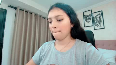 Snapshot of littlemolly_pregnant chatting on February 20, 2026, 10:43 pm Sarahs Room online show from February 20, 2026, 10:43 pm
