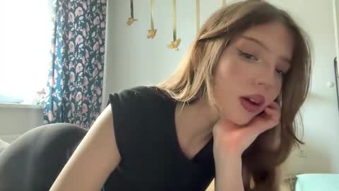 littleprincess3000 online show from April 25, 2026, 1:03 pm