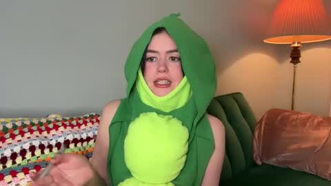 Snapshot of littlesugarpea chatting on January 4, 2025, 3:50 am Little Sugar Pea  online show from January 4, 2025, 3:50 am