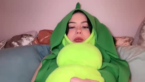 Snapshot of littlesugarpea chatting on January 5, 2025, 3:11 am Little Sugar Pea  online show from January 5, 2025, 3:11 am