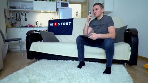 Little Tifany online show from December 21, 2024, 9:12 am