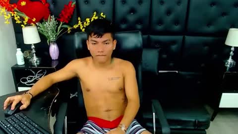 Snapshot of littletommy01 chatting on February 19, 2025, 6:11 am littletommy01 online show from February 19, 2025, 6:11 am