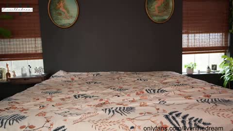 Snapshot of livanddrew chatting on December 5, 2024, 4:12 pm Liv and Drew online show from December 5, 2024, 4:12 pm