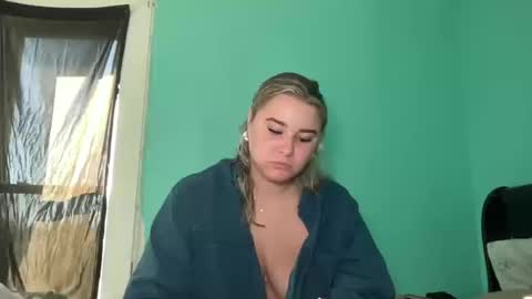 Snapshot of livvymack chatting on October 10, 2025, 2:05 pm Livvy online show from October 10, 2025, 2:05 pm