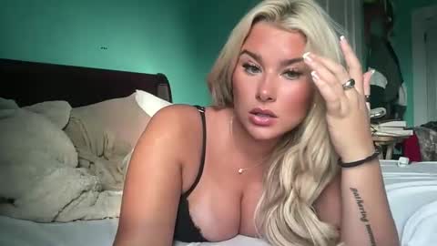 Snapshot of livvymack chatting on November 5, 2025, 2:06 pm Livvy online show from November 5, 2025, 2:06 pm