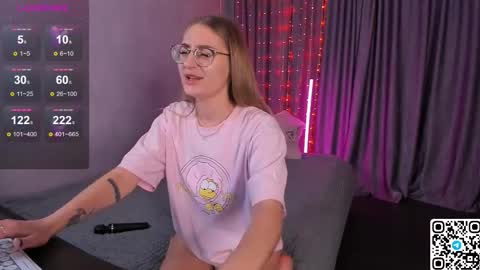 Snapshot of livyybosom chatting on September 25, 2025, 5:27 pm My name is Livy Nice to meet you Thumbs up please its important online show from September 25, 2025, 5:27 pm