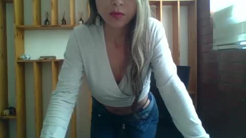 liz_28 online show from September 18, 2025, 3:47 pm