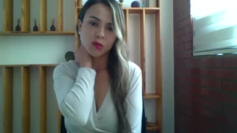 liz_28 online show from October 9, 2025, 3:54 pm