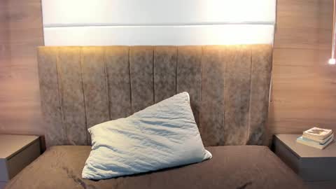 Liz  online show from March 12, 2025, 12:57 pm