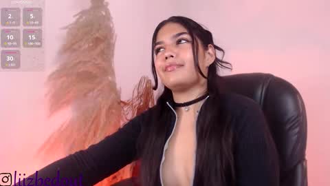 lizbedoutx online show from October 19, 2025, 4:07 pm