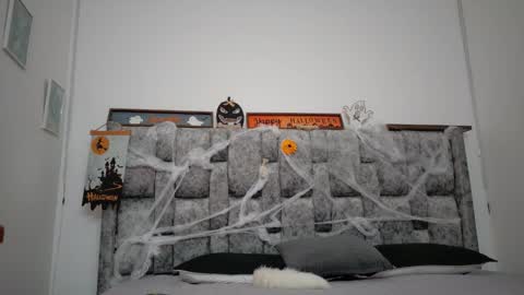  LIZBETH ROSS  online show from October 28, 2025, 11:25 am