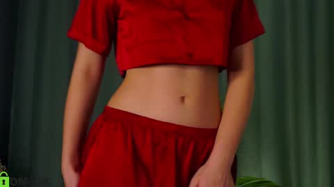 Snapshot of lizbethcoll chatting on December 18, 2024, 7:41 pm Sunnheart online show from December 18, 2024, 7:41 pm