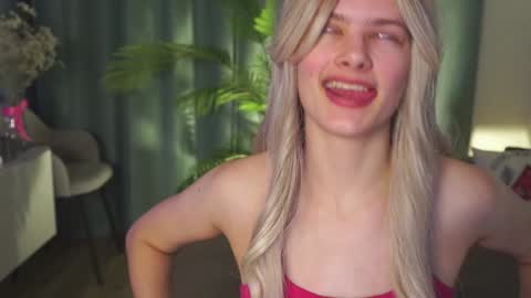 Snapshot of lizbethcoll chatting on January 12, 2025, 6:16 pm Sunnheart online show from January 12, 2025, 6:16 pm