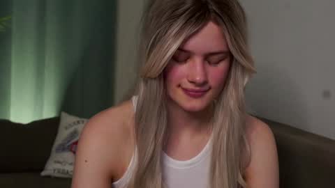 Snapshot of lizbethcoll chatting on January 23, 2025, 7:40 pm Sunnheart online show from January 23, 2025, 7:40 pm