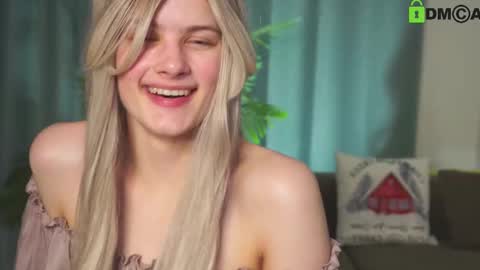 Snapshot of lizbethcoll chatting on February 10, 2025, 10:30 pm Sunnheart online show from February 10, 2025, 10:30 pm