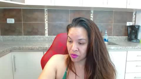 Snapshot of lizeth_bels chatting on April 24, 2026, 9:17 pm L I Z E T H online show from April 24, 2026, 9:17 pm