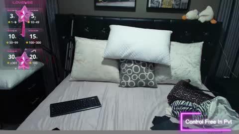 Lizz  online show from September 23, 2025, 11:24 am