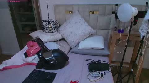 Lizz  online show from October 20, 2025, 11:54 am