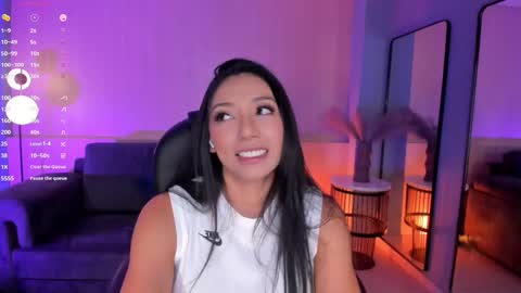 Lizzi  online show from March 6, 2025, 8:37 pm