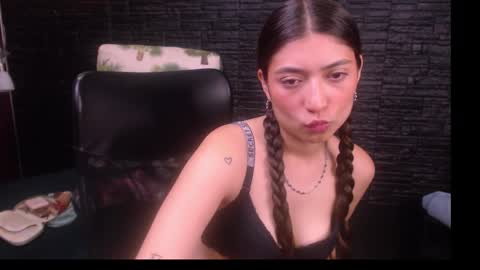 Snapshot of lizzie_collin chatting on October 6, 2025, 12:46 pm Lizzie online show from October 6, 2025, 12:46 pm