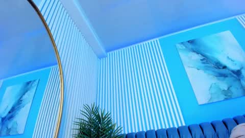 Lizzie Evan online show from October 1, 2025, 12:00 pm