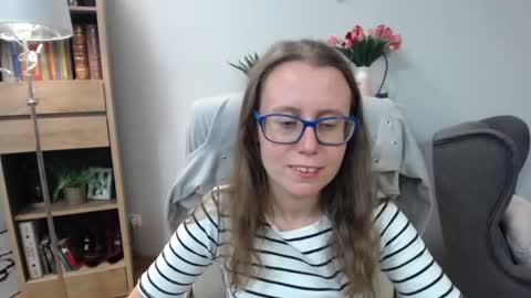 Snapshot of lizzy_sparkle chatting on June 10, 2026, 4:23 am Lizzy online show from June 10, 2026, 4:23 am