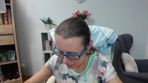 Snapshot of lizzy_sparkle chatting on July 2, 2026, 4:29 am Lizzy online show from July 2, 2026, 4:29 am