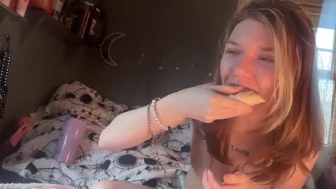 Snapshot of lizzyylovesick chatting on January 29, 2025, 2:00 pm lizzybunny online show from January 29, 2025, 2:00 pm