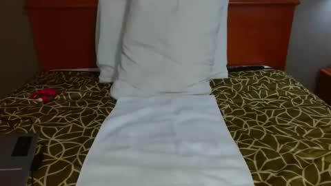 Snapshot of lnsideher69 chatting on November 11, 2025, 12:10 am John online show from November 11, 2025, 12:10 am