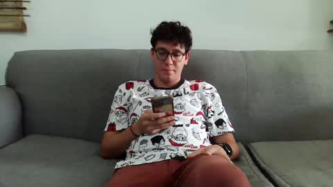 Snapshot of lobomx19 chatting on February 19, 2025, 9:14 pm Lobo online show from February 19, 2025, 9:14 pm