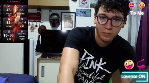 Snapshot of lobomx19 chatting on March 3, 2025, 12:59 am Lobo online show from March 3, 2025, 12:59 am