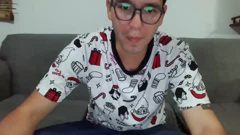 Snapshot of lobomx19 chatting on September 9, 2025, 1:05 am Lobo online show from September 9, 2025, 1:05 am