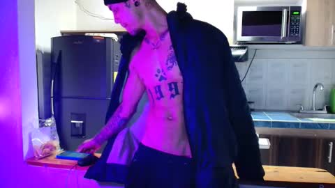 Snapshot of logan__777 chatting on October 15, 2025, 2:22 am Logan online show from October 15, 2025, 2:22 am