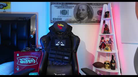 logan_hugh8 online show from December 19, 2024, 2:13 pm