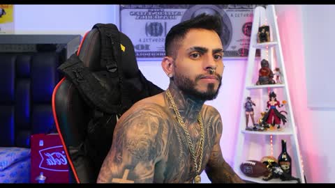 logan_hugh8 online show from January 28, 2025, 4:30 pm