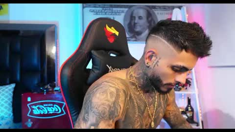 logan_hugh8 online show from February 21, 2025, 8:40 am