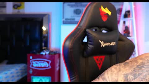 logan_hugh8 online show from March 3, 2025, 6:12 pm