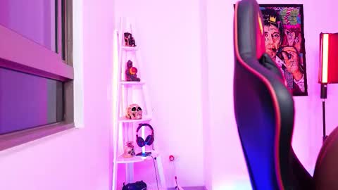 logan_hugh8 online show from October 18, 2025, 3:09 am