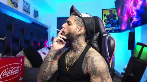 logan_hugh8 online show from March 1, 2026, 12:40 pm