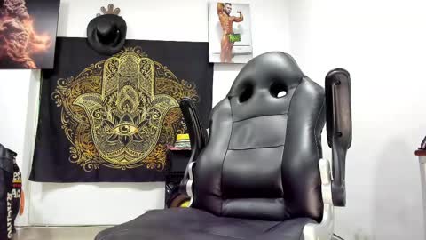 LOGAN WHITTERS online show from February 20, 2025, 11:54 pm