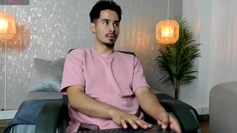 Snapshot of loghan_fox chatting on September 28, 2025, 3:34 am Loghan online show from September 28, 2025, 3:34 am