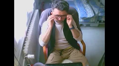 lokoum39 online show from March 11, 2026, 1:06 pm