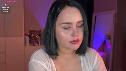 lola_razee online show from April 22, 2026, 7:37 pm