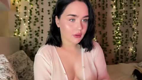 lola_razee online show from July 18, 2026, 10:24 pm