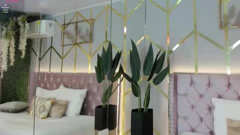 lola_saenz__ online show from February 5, 2026, 12:10 pm