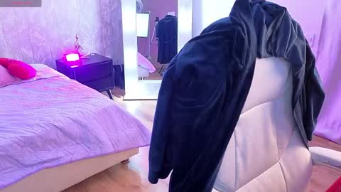 Lola  online show from April 23, 2026, 2:30 pm